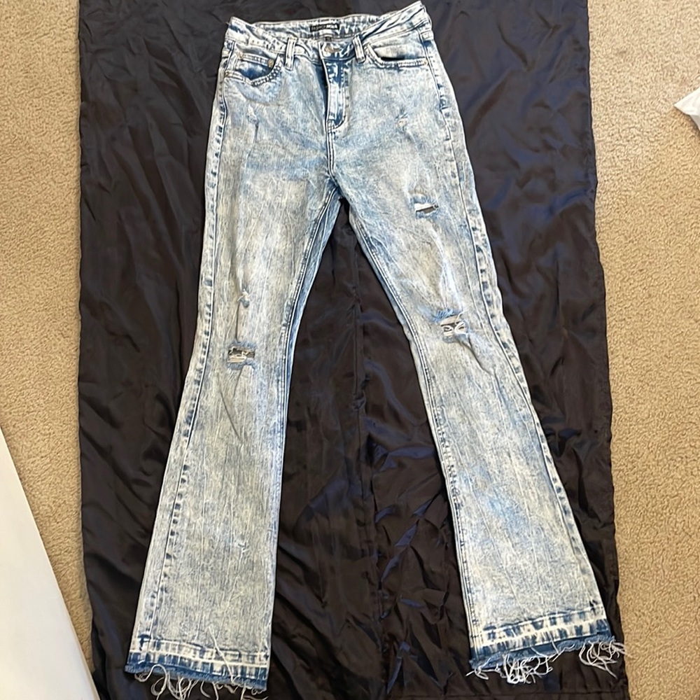from fashion nova size 5 made of 99% cotton 1% spandex never worn